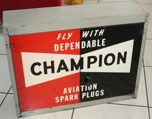 Champion Aviation Schrank