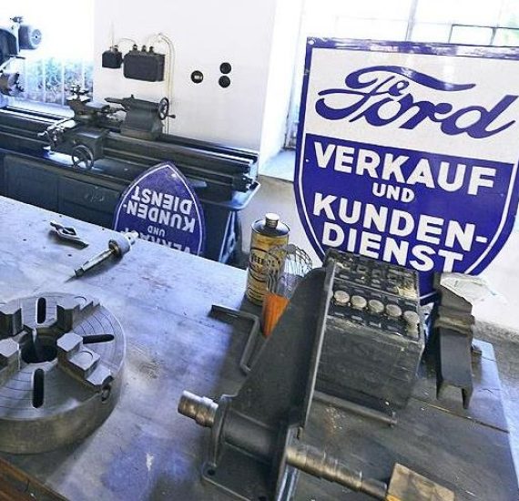 Ford Schilder Hausmann 3